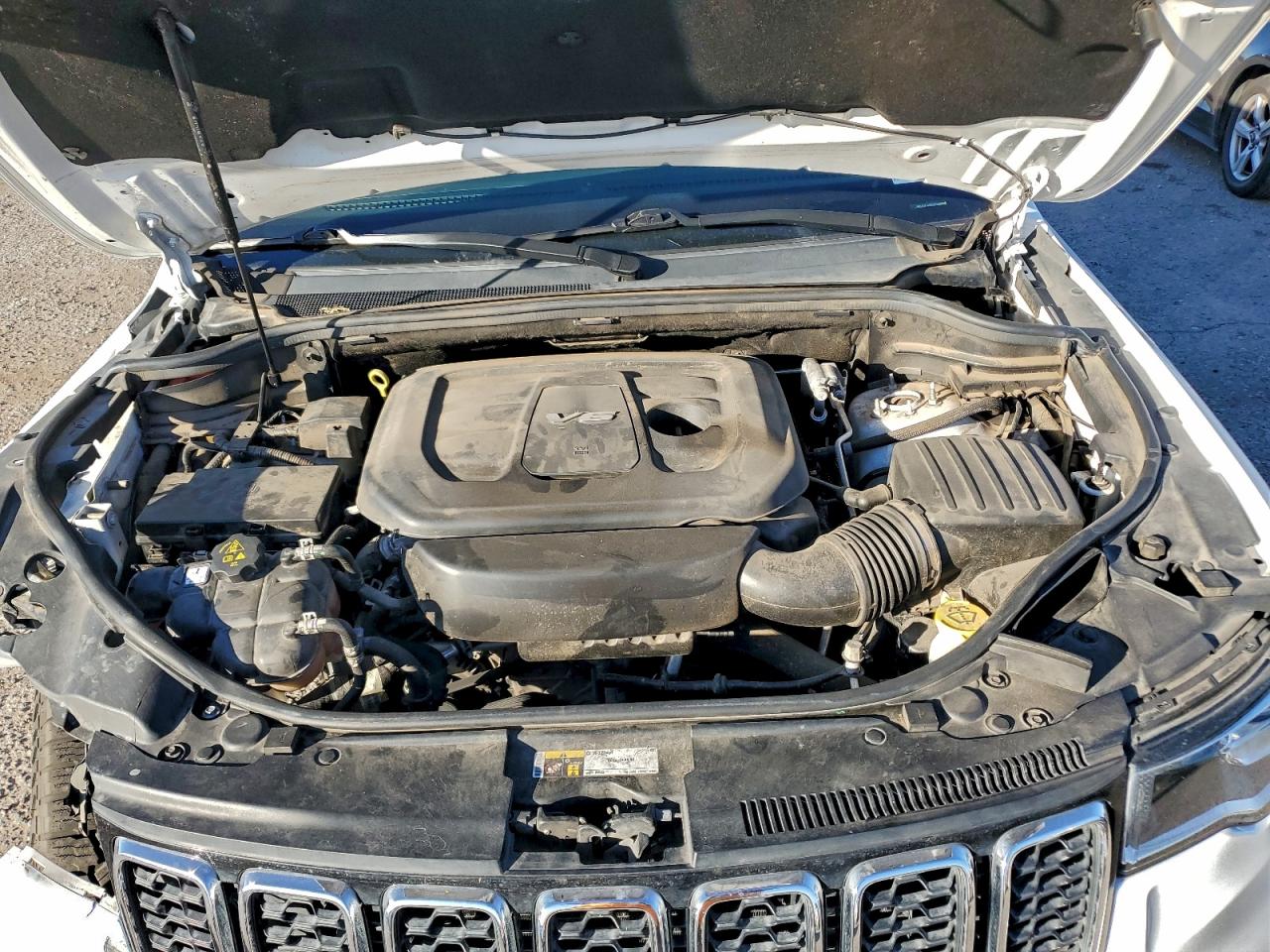 2018 JEEP GRAND CHEROKEE LAREDO photo 11