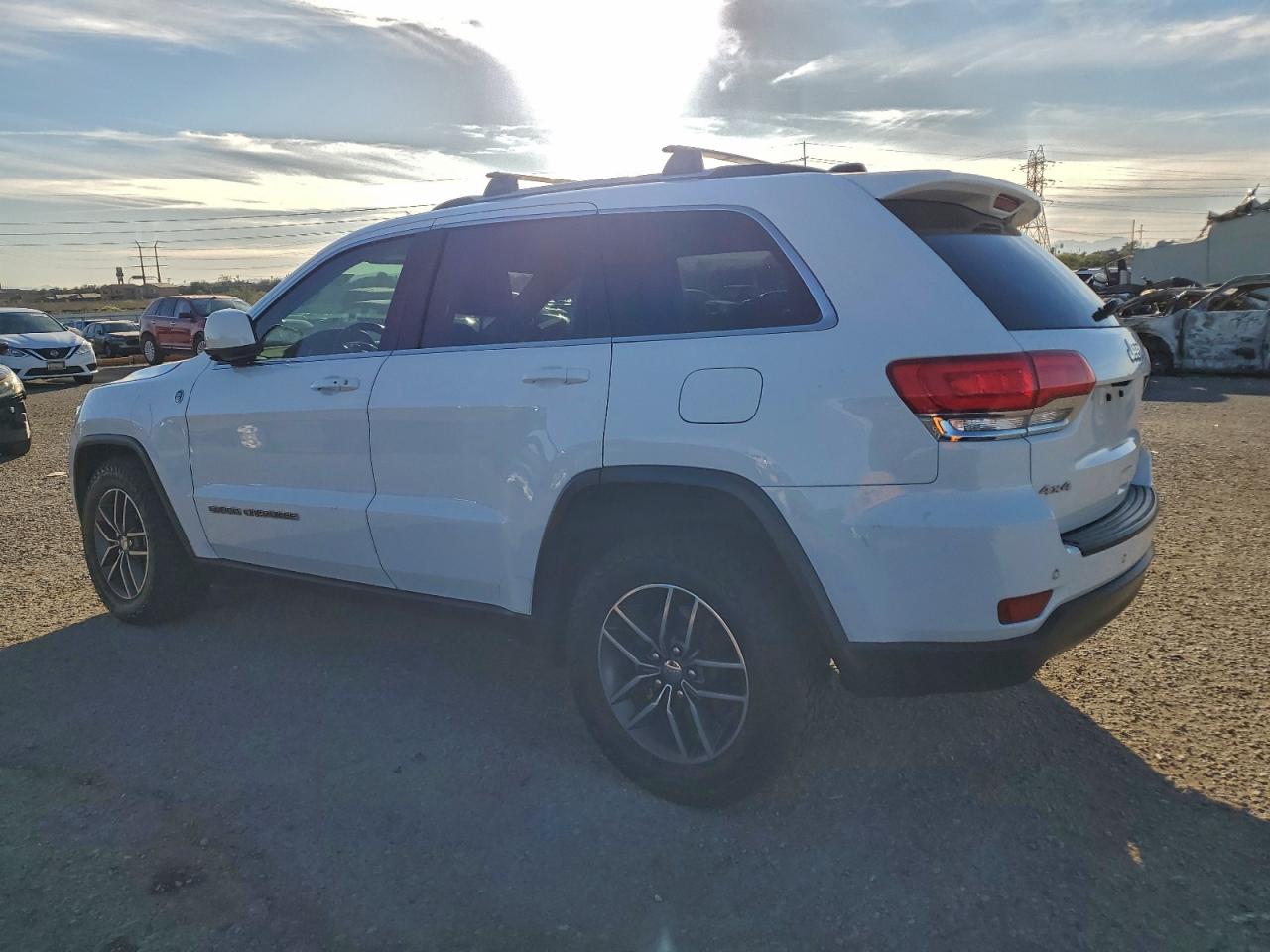 2018 JEEP GRAND CHEROKEE LAREDO photo 2