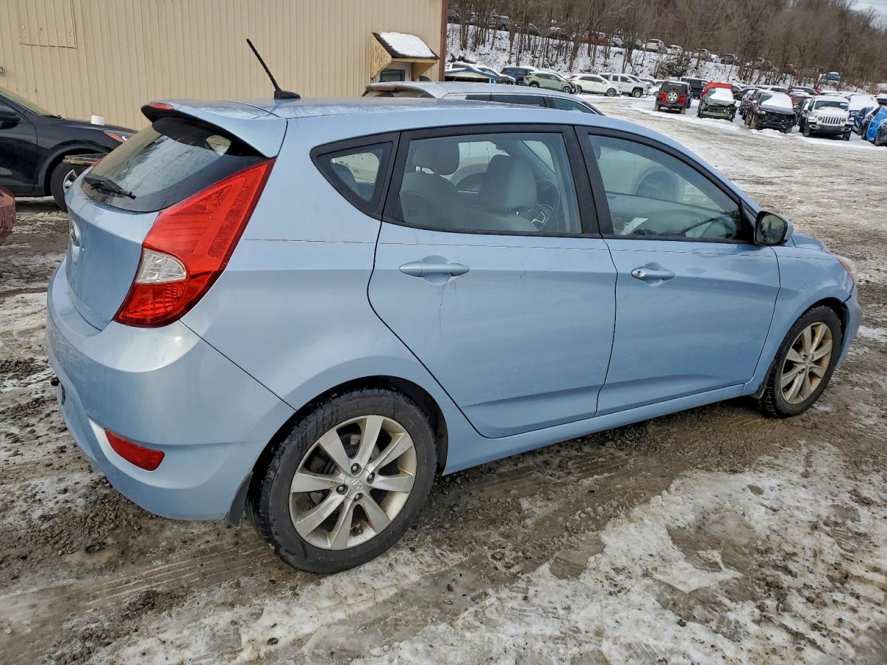 2012 HYUNDAI ACCENT GLS photo 3