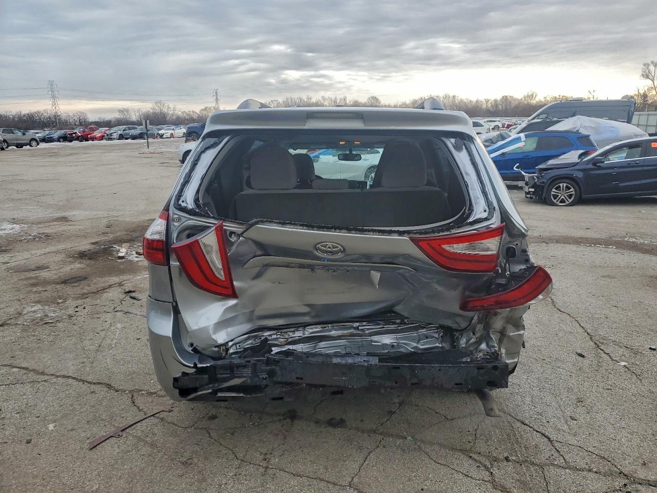 2015 TOYOTA SIENNA LE photo 6