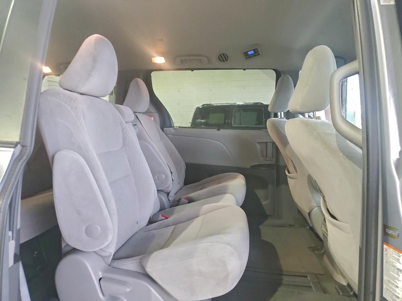 2015 TOYOTA SIENNA LE photo 11