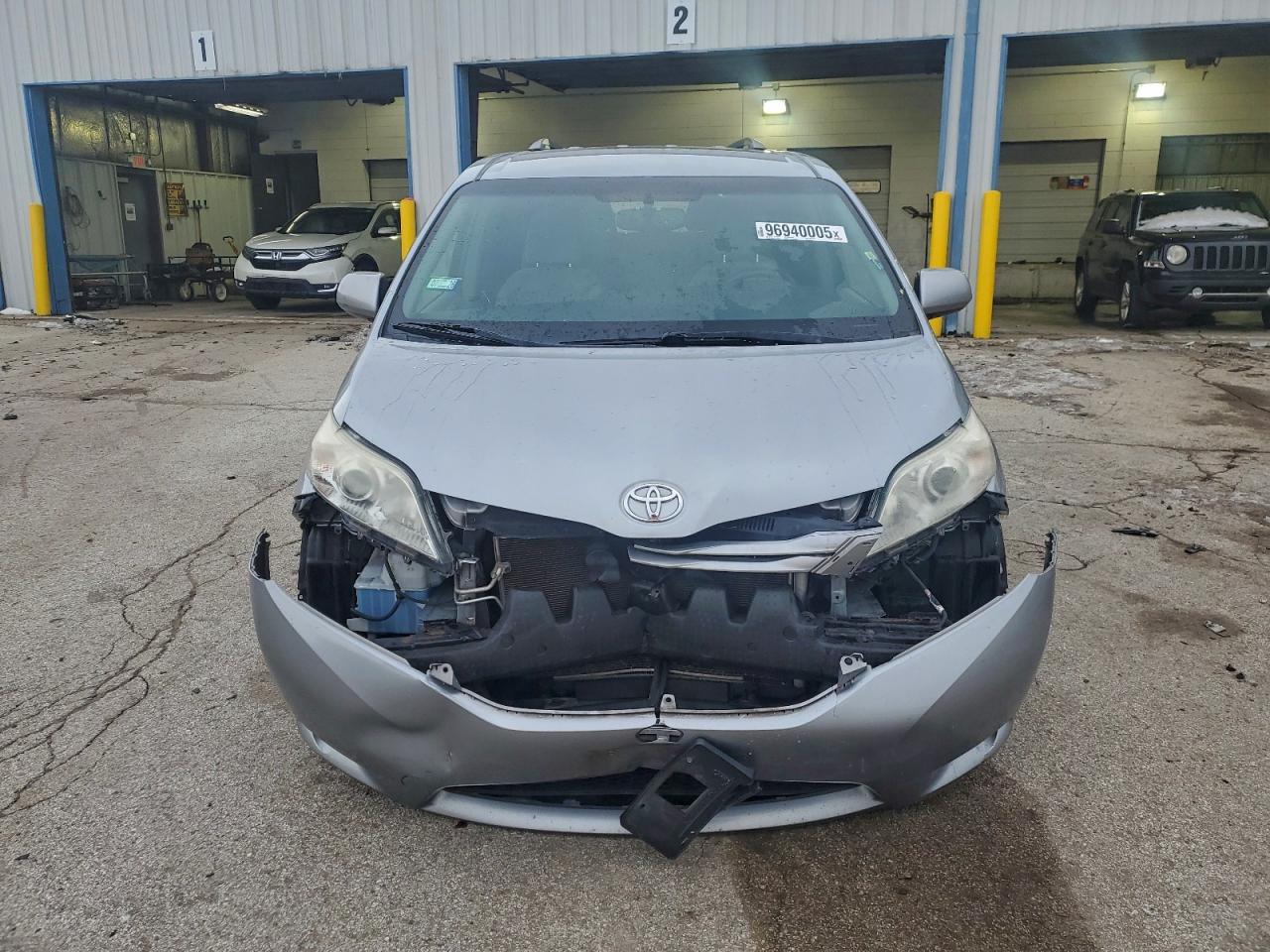2015 TOYOTA SIENNA LE photo 5