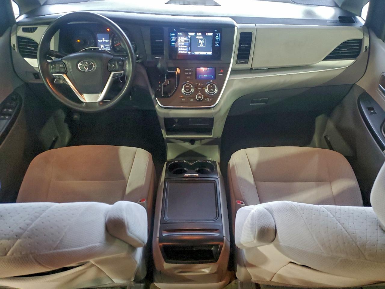 2015 TOYOTA SIENNA LE photo 8