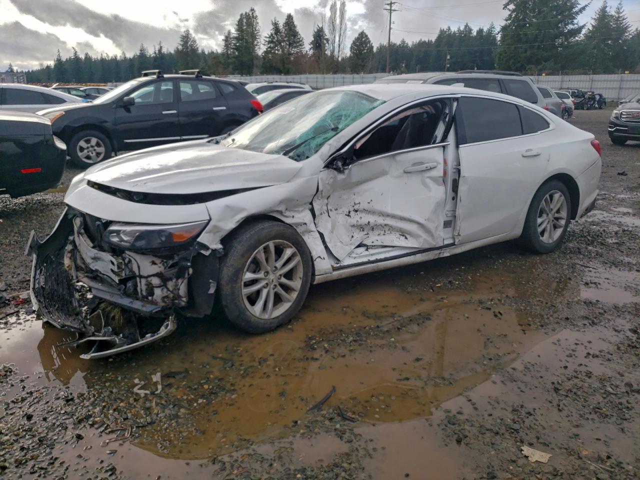 2018 CHEVROLET MALIBU LT photo 2