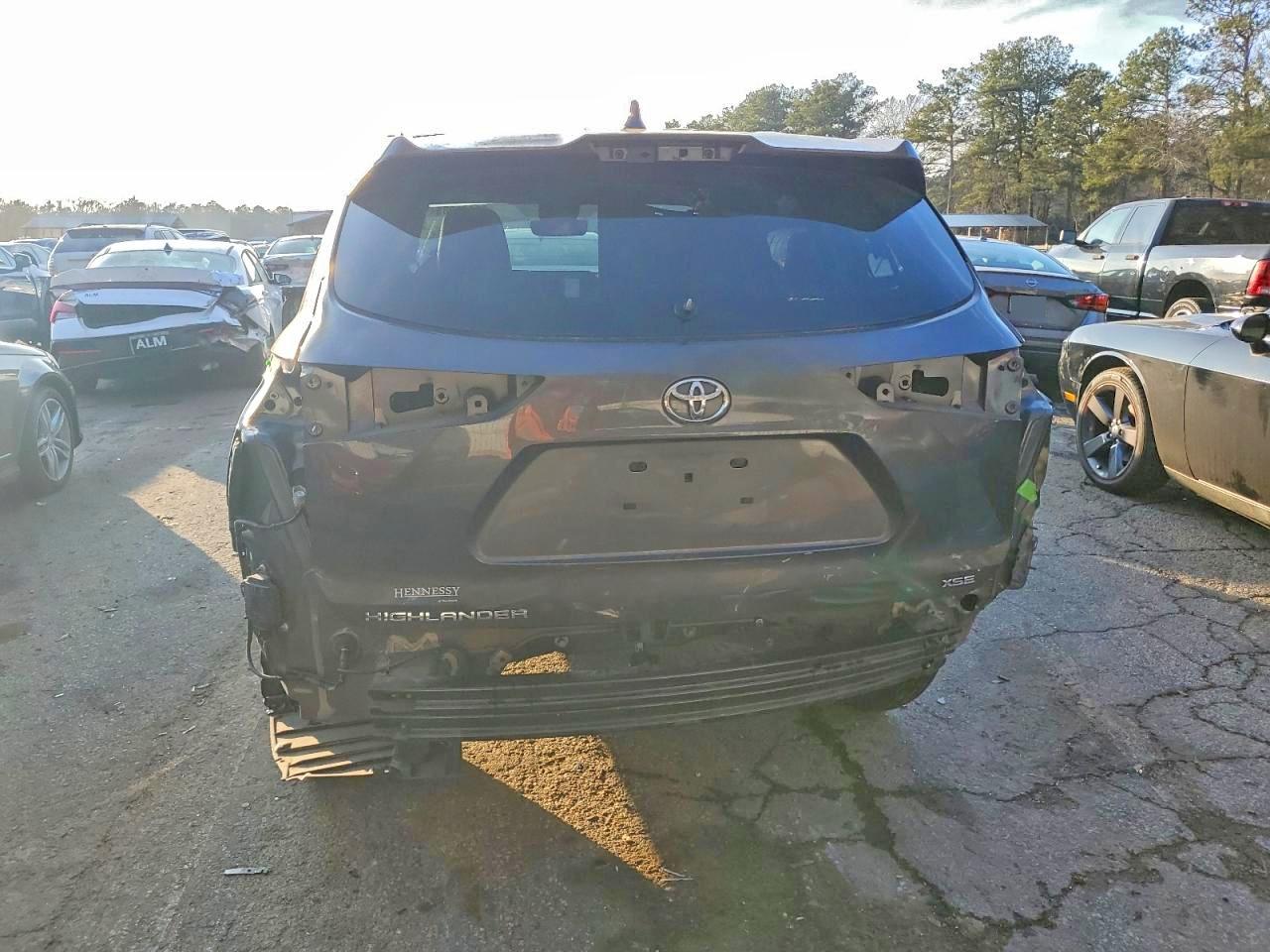 2021 TOYOTA HIGHLANDER XSE photo 6