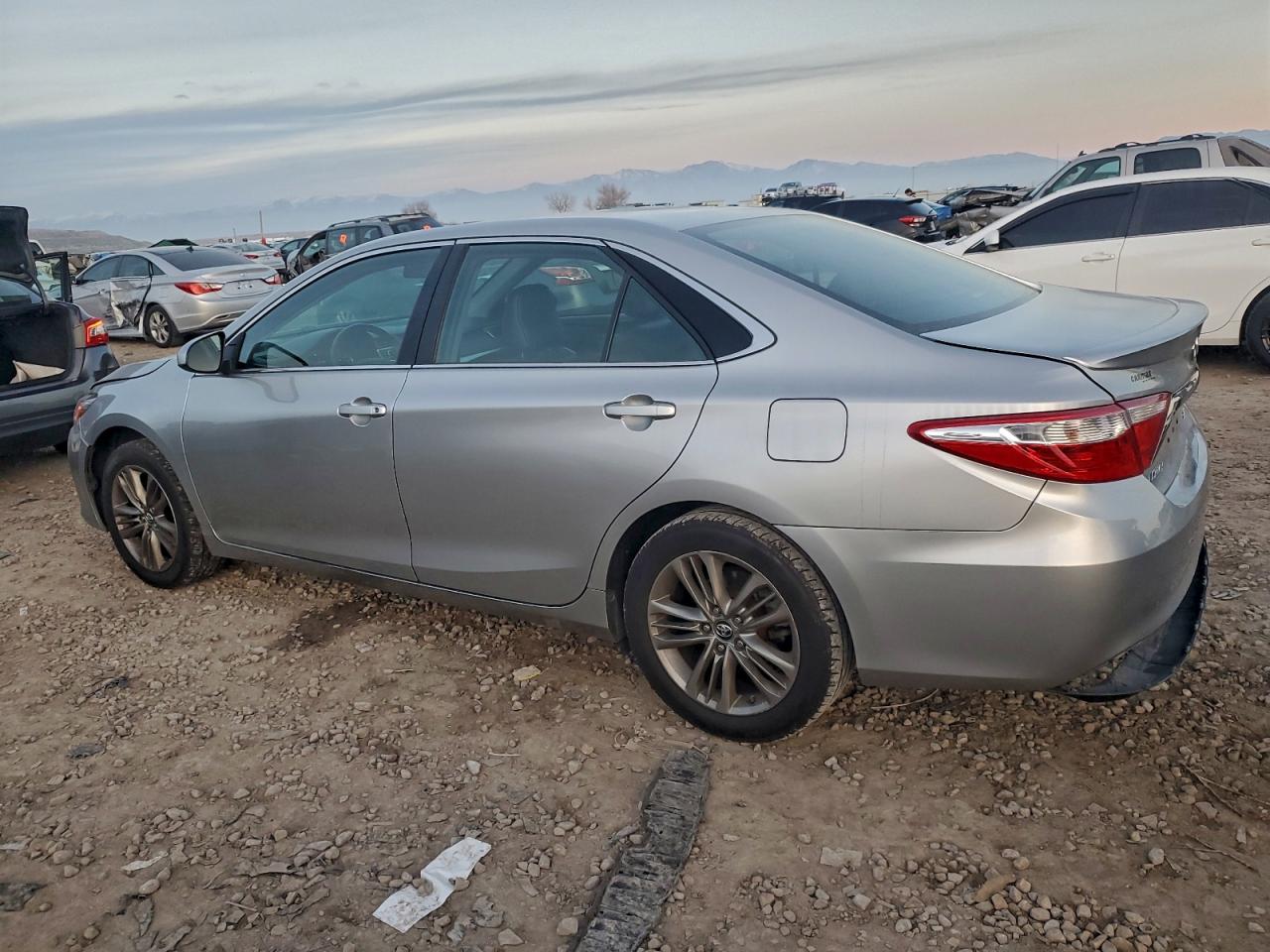 2017 TOYOTA CAMRY LE photo 2