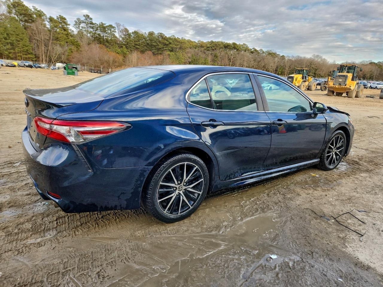 2018 TOYOTA CAMRY L photo 3