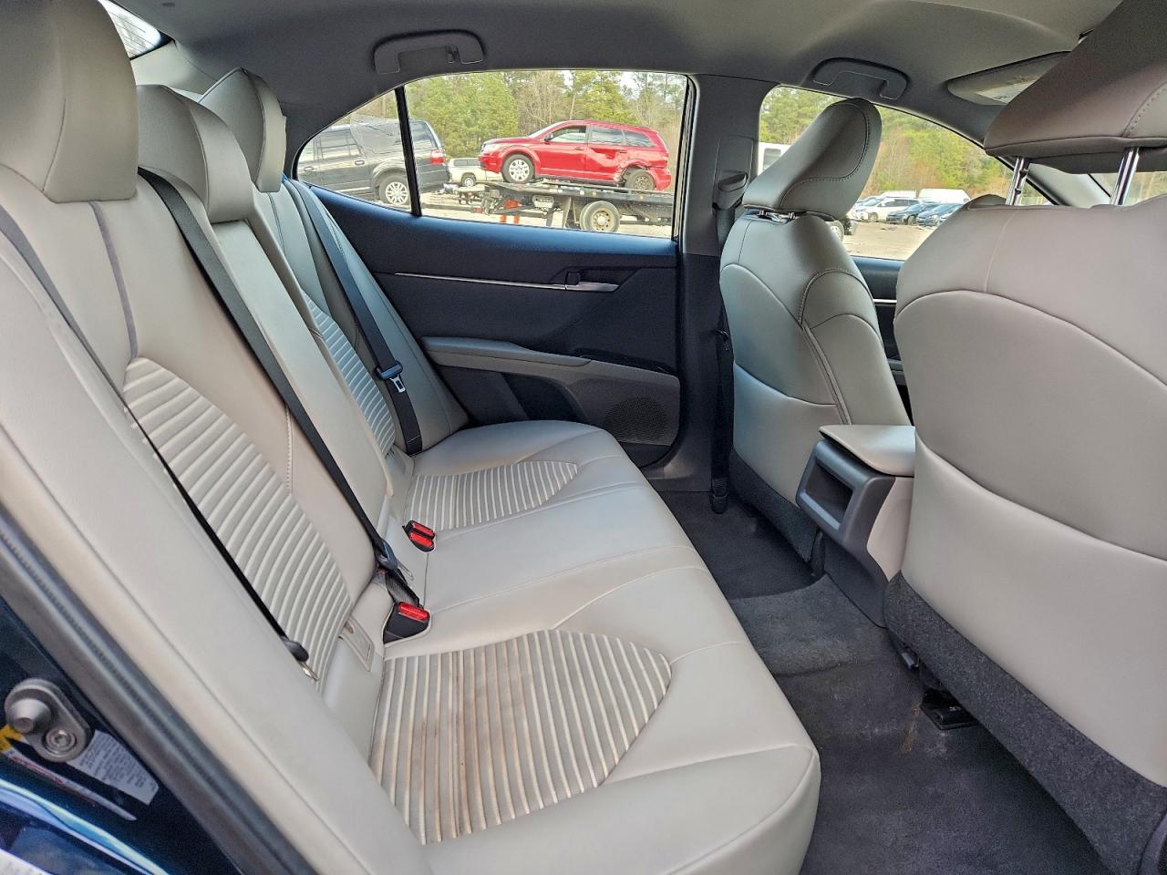2018 TOYOTA CAMRY L photo 10