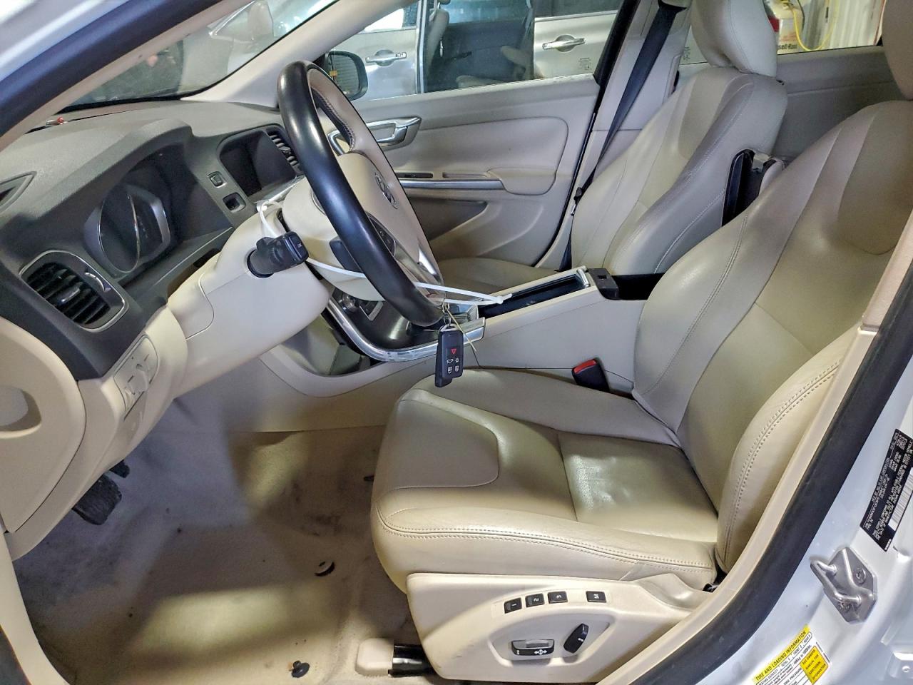2015 VOLVO S60 PREMIER photo 7
