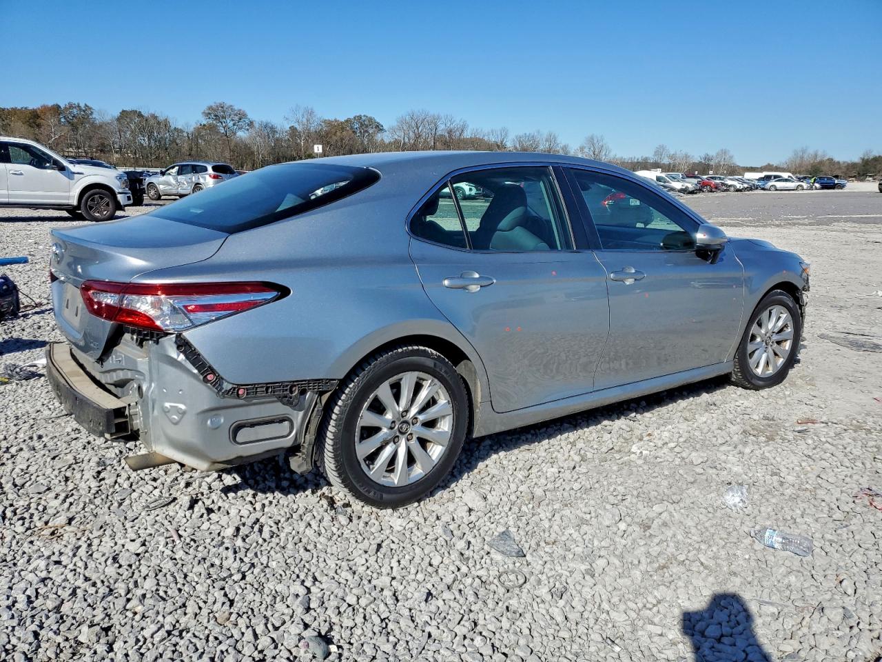 2018 TOYOTA CAMRY L photo 3