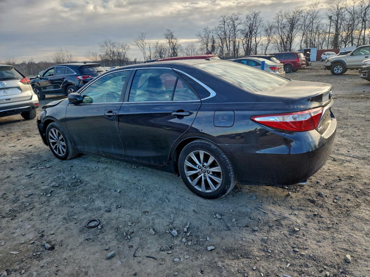 2017 TOYOTA CAMRY XSE photo 2