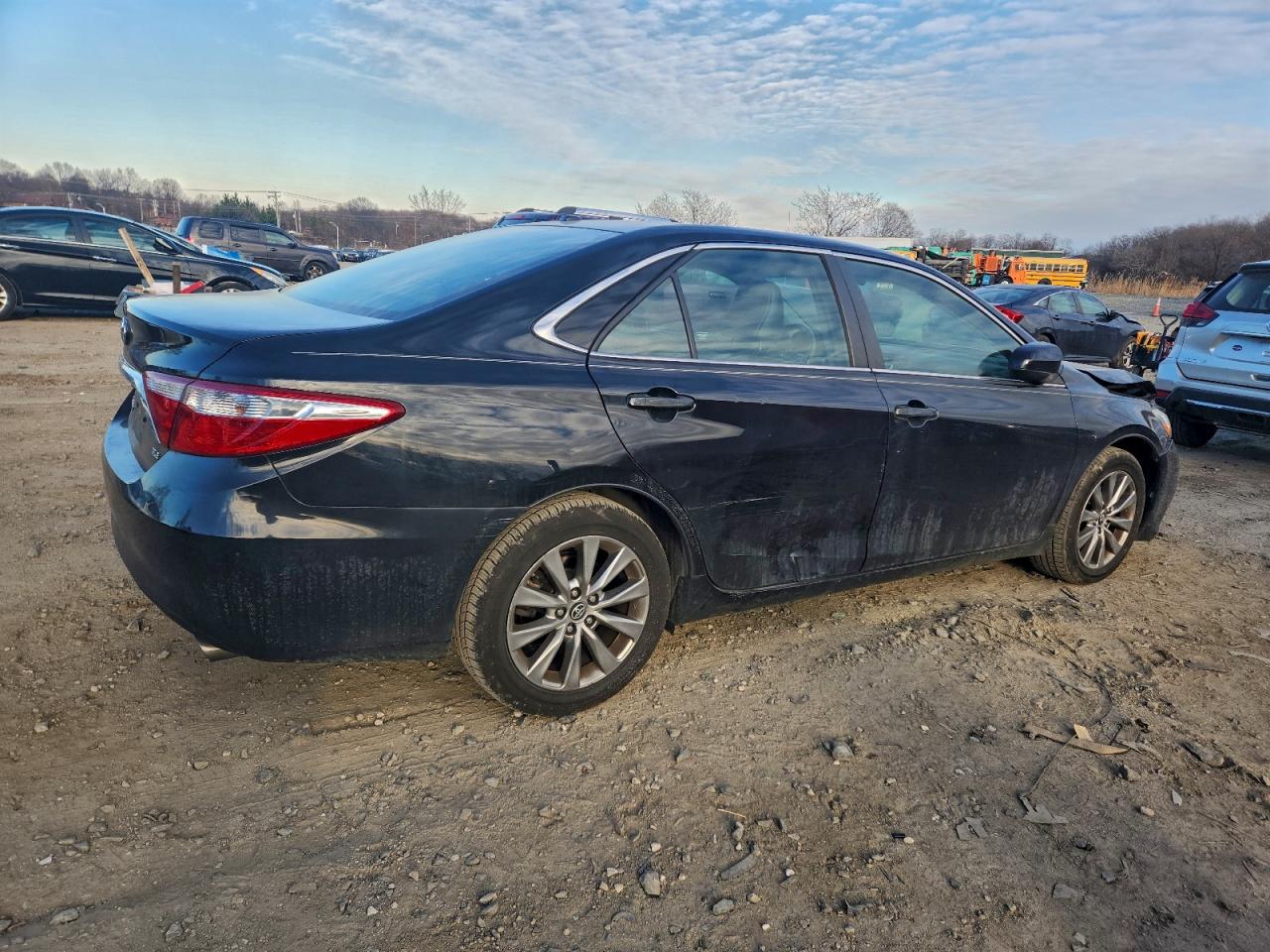 2017 TOYOTA CAMRY XSE photo 3