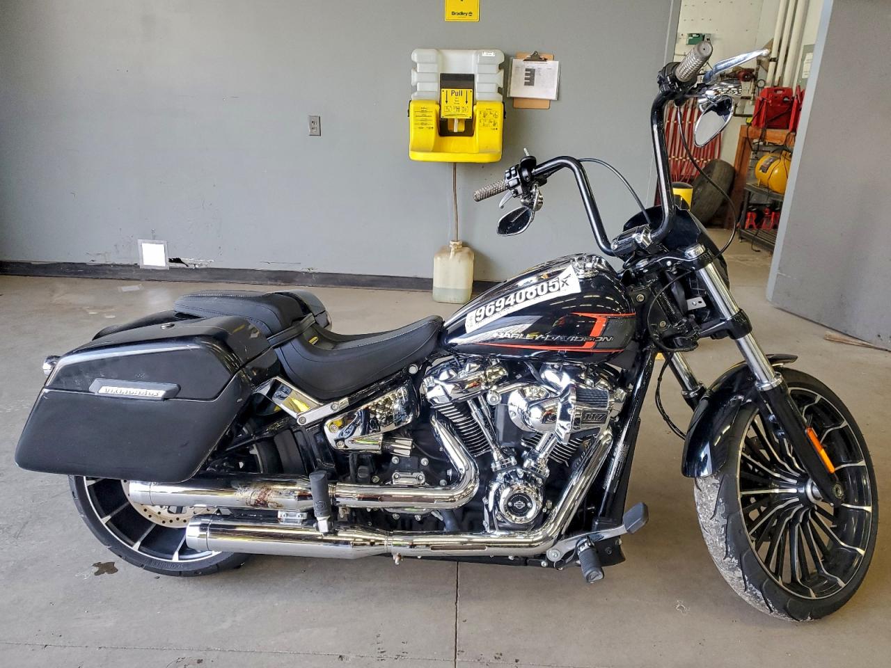 2024 HARLEY-DAVIDSON FXBR — MINOR DENT/SCRATCHES damage — photo 1