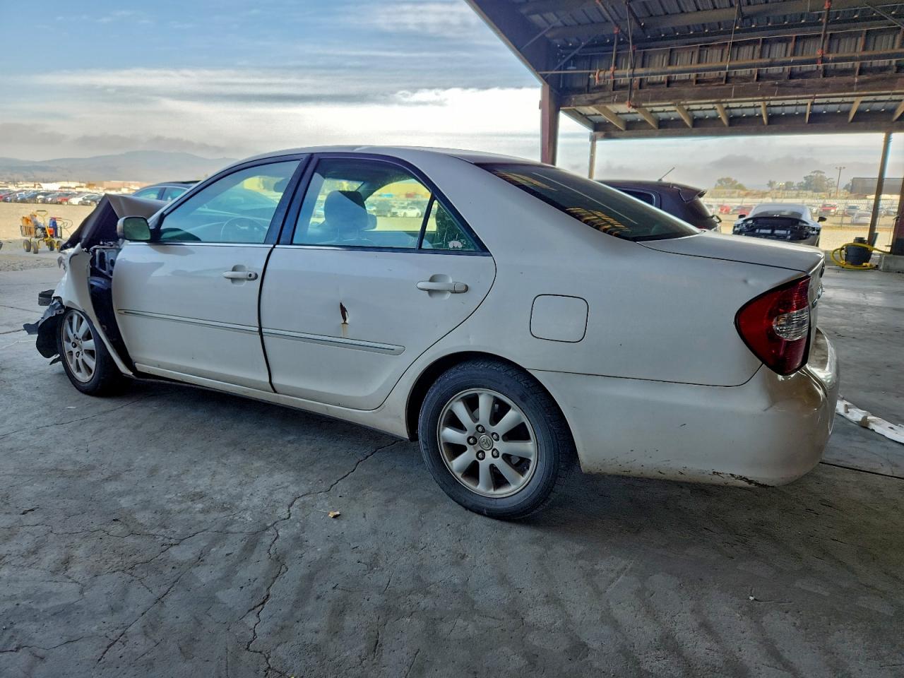 2003 TOYOTA CAMRY LE photo 2