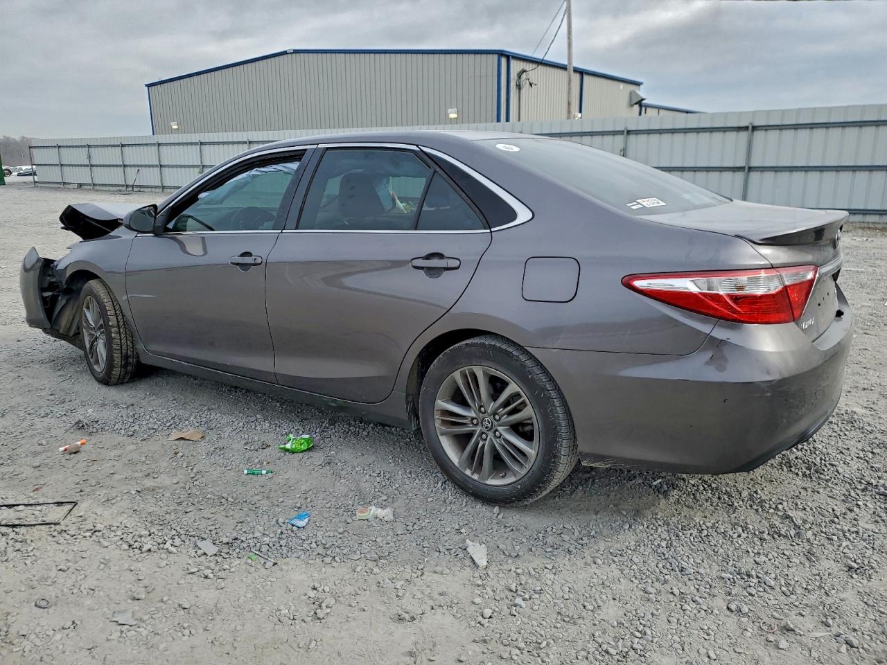 2016 TOYOTA CAMRY LE photo 2