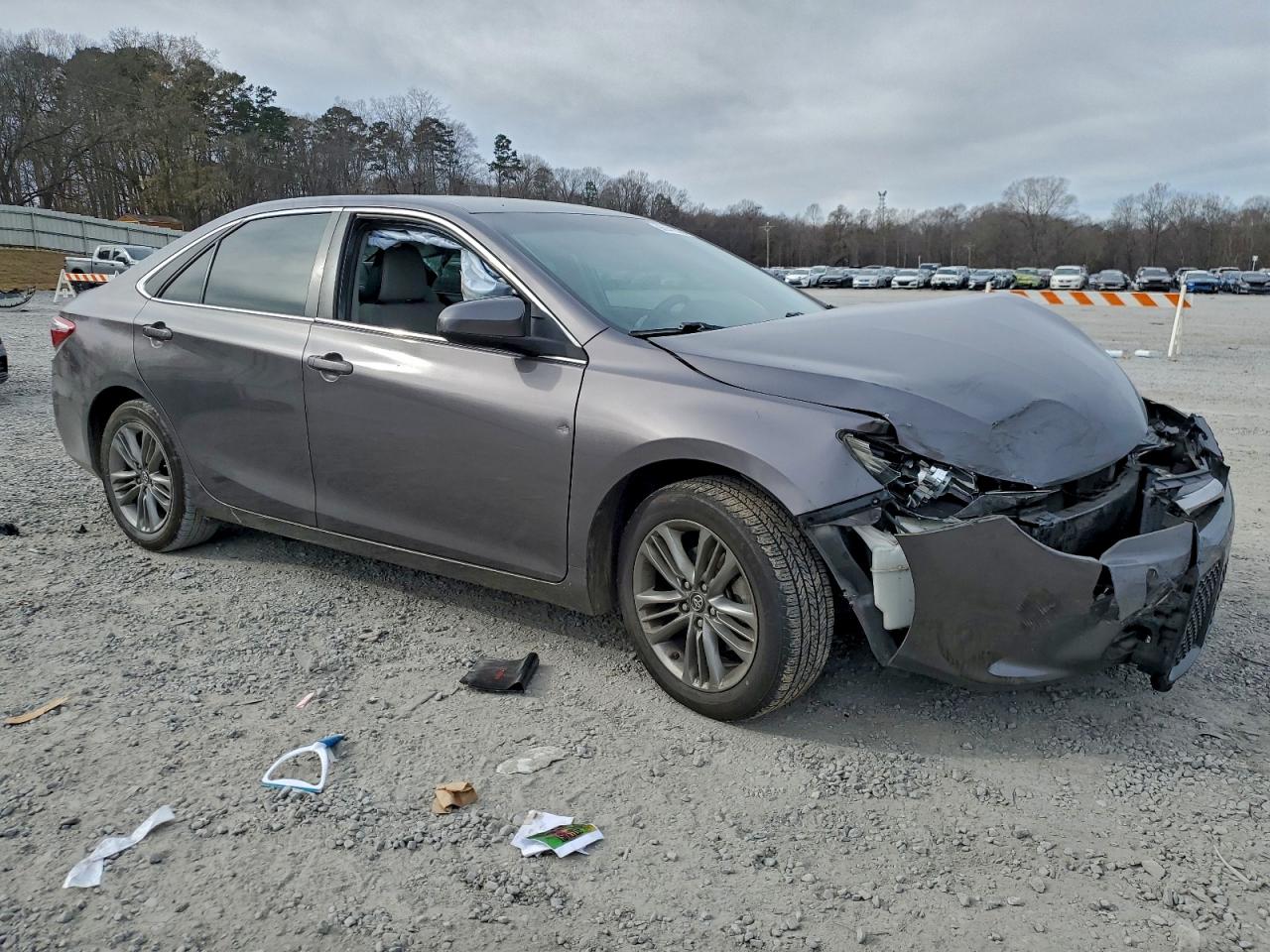 2016 TOYOTA CAMRY LE photo 4