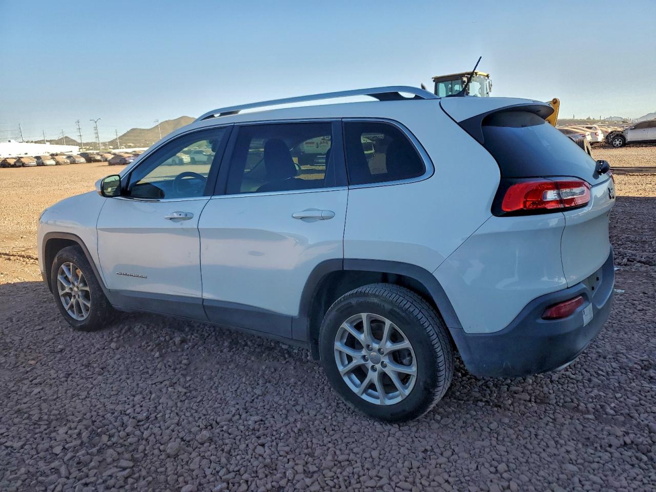 2015 JEEP CHEROKEE LATITUDE photo 3