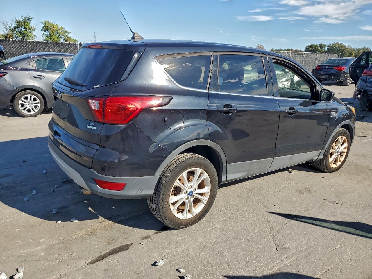 2019 FORD ESCAPE SE photo 3