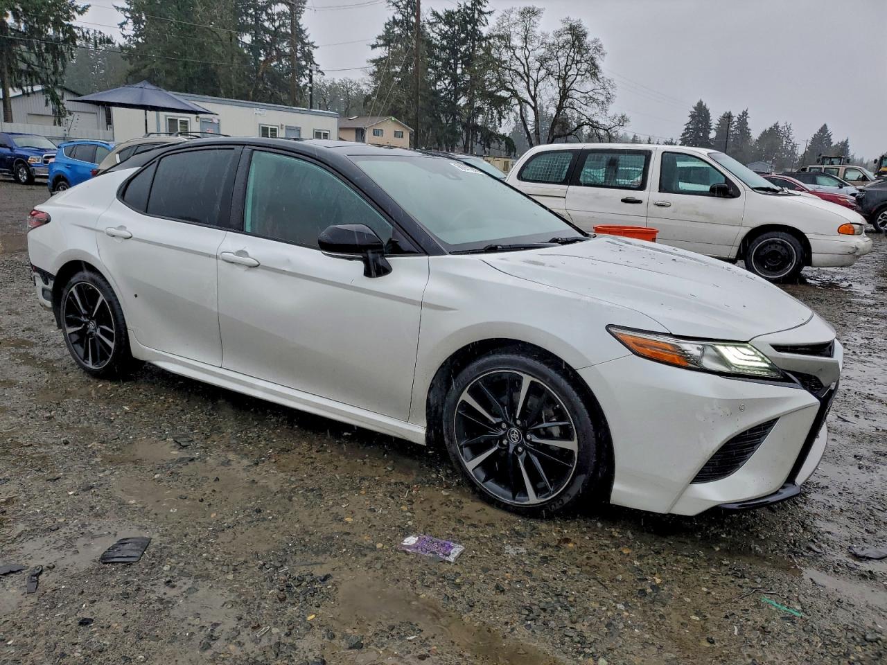 2019 TOYOTA CAMRY XSE photo 4