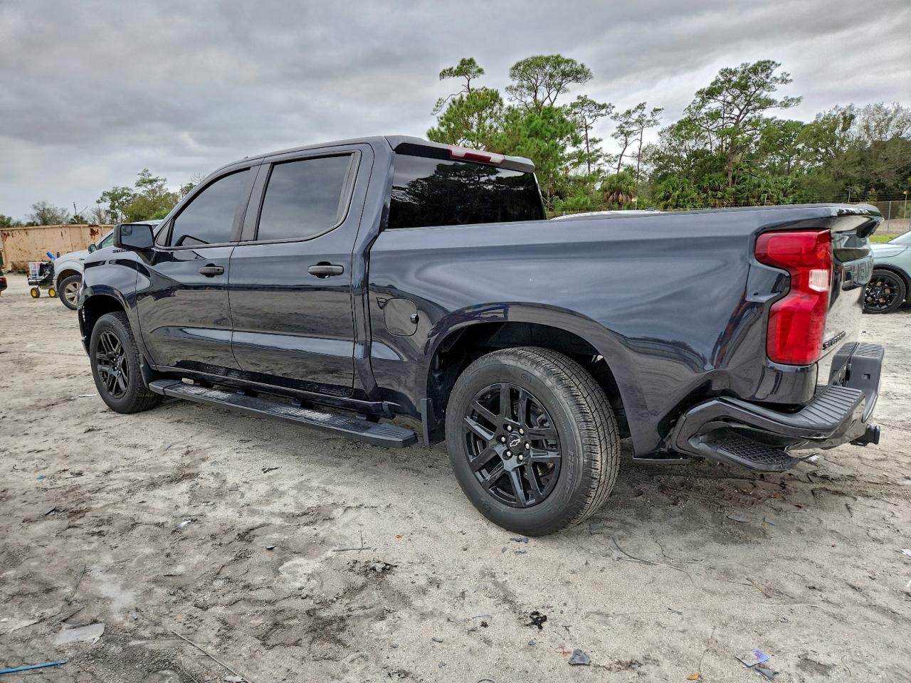 2023 CHEVROLET SILVERADO C1500 CUSTOM photo 2