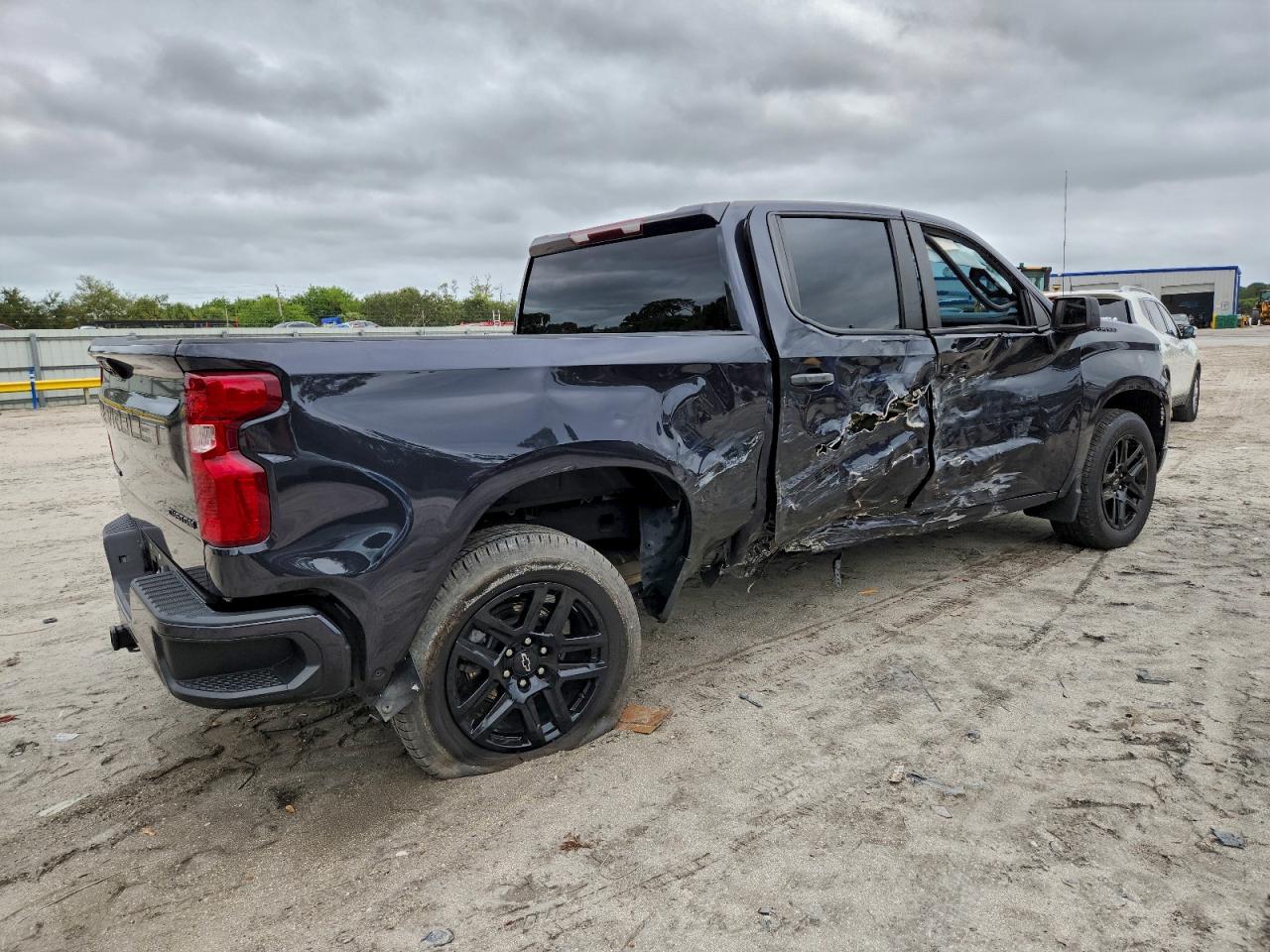 2023 CHEVROLET SILVERADO C1500 CUSTOM photo 3