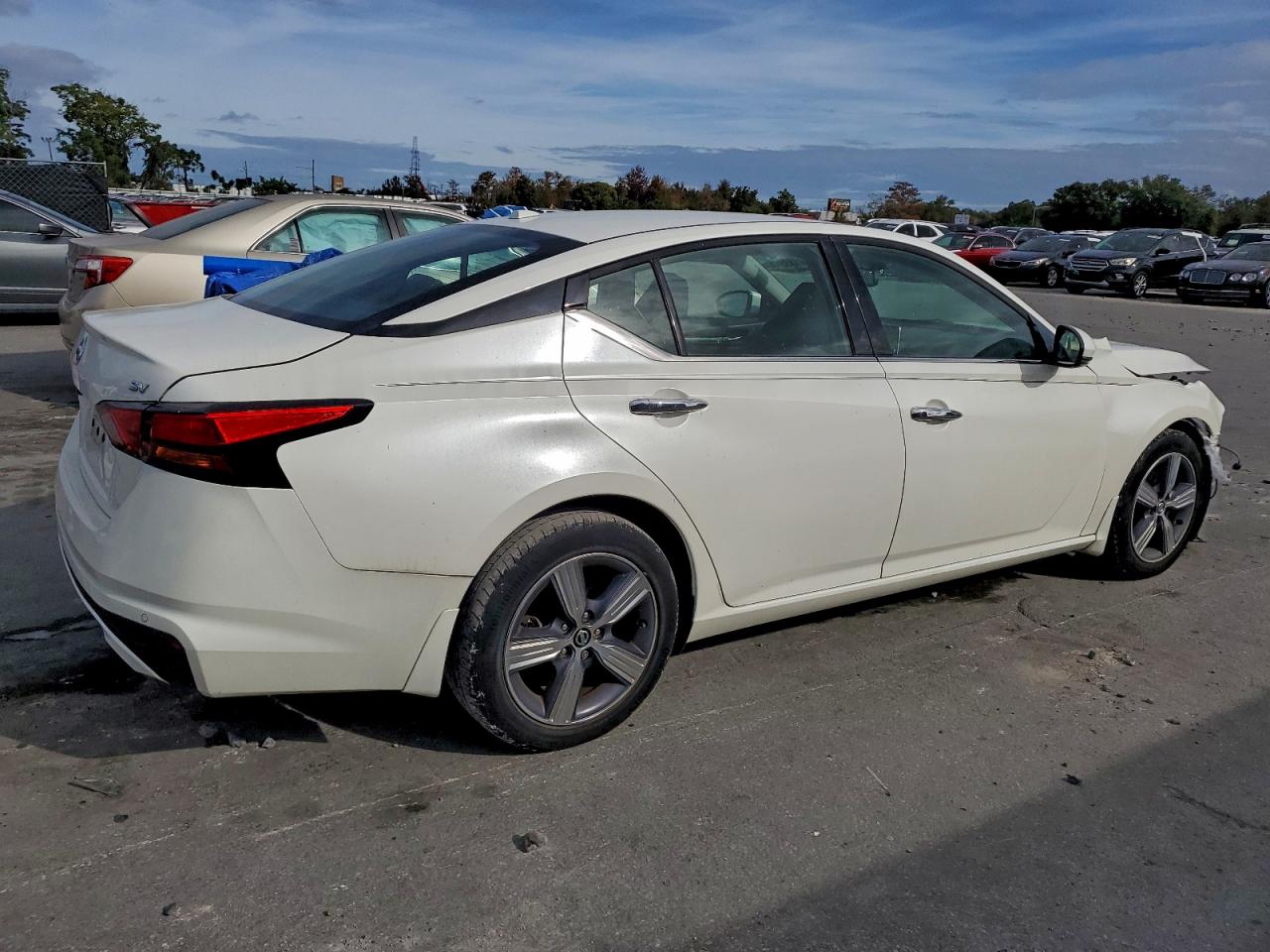 2019 NISSAN ALTIMA SV photo 9