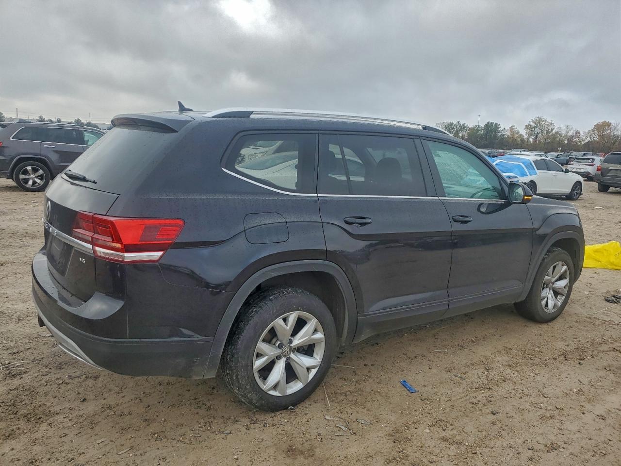 2018 VOLKSWAGEN ATLAS SE photo 3