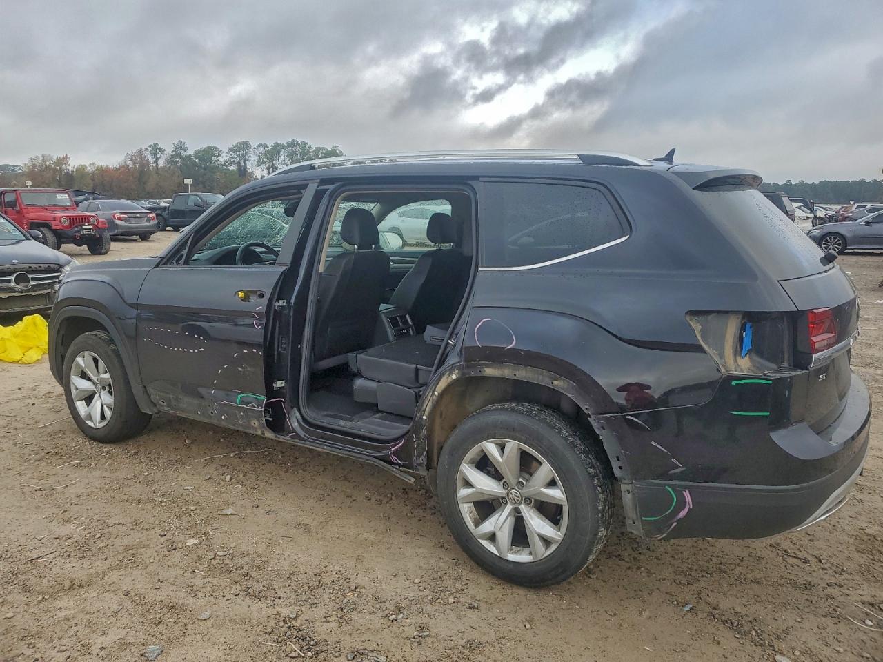 2018 VOLKSWAGEN ATLAS SE photo 2