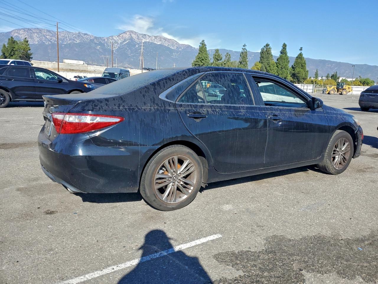2016 TOYOTA CAMRY LE photo 3