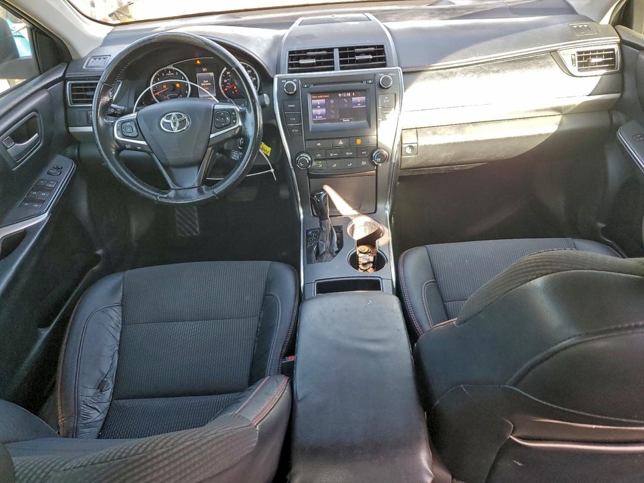 2016 TOYOTA CAMRY LE photo 8