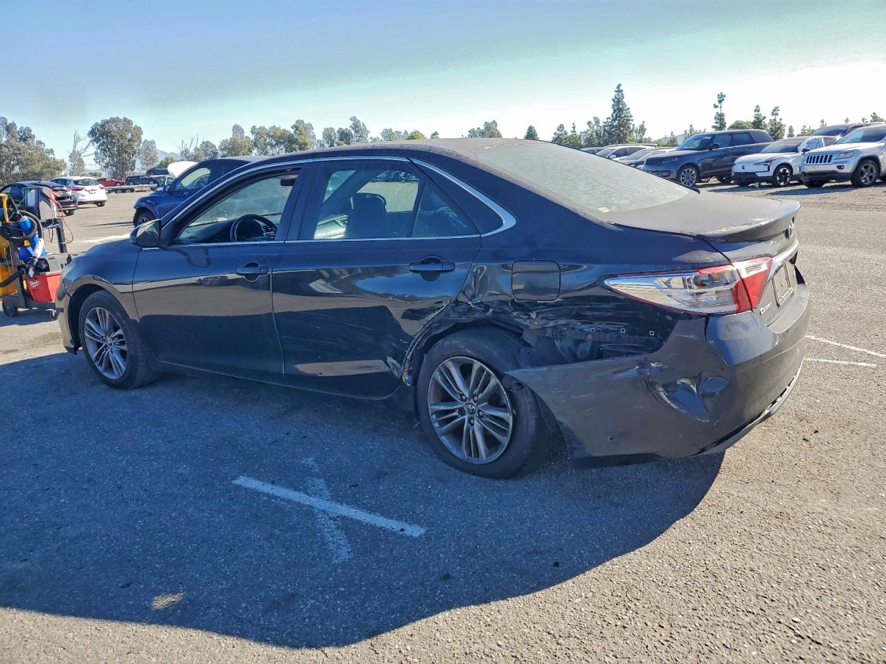 2016 TOYOTA CAMRY LE photo 2