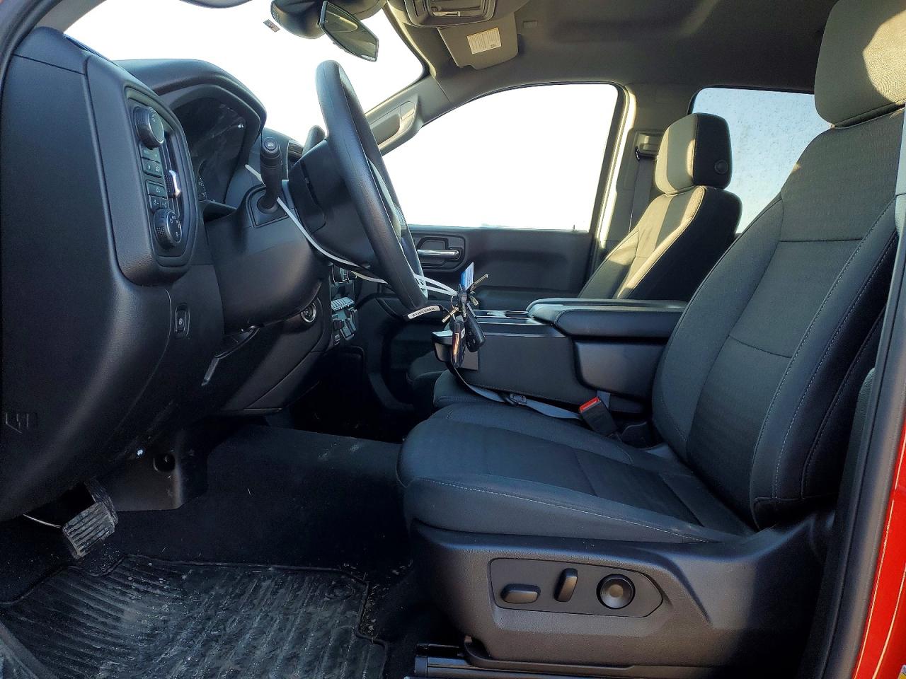 2024 CHEVROLET SILVERADO K1500 CUSTOM photo 7