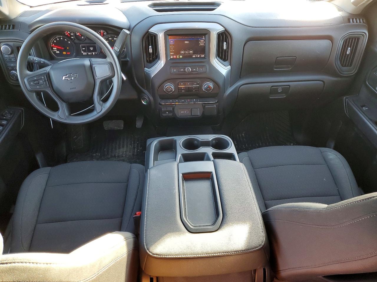 2024 CHEVROLET SILVERADO K1500 CUSTOM photo 8