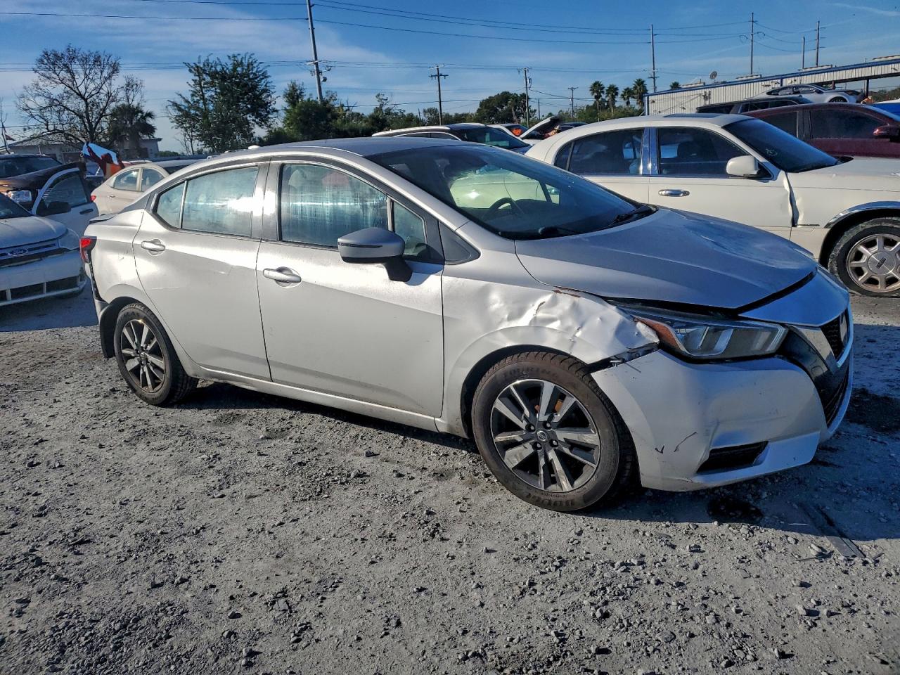 2020 NISSAN VERSA SV photo 4