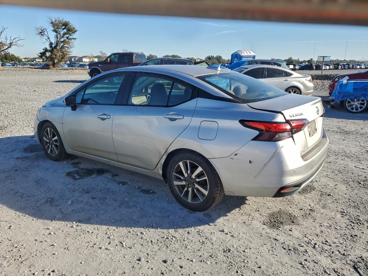 2020 NISSAN VERSA SV photo 2