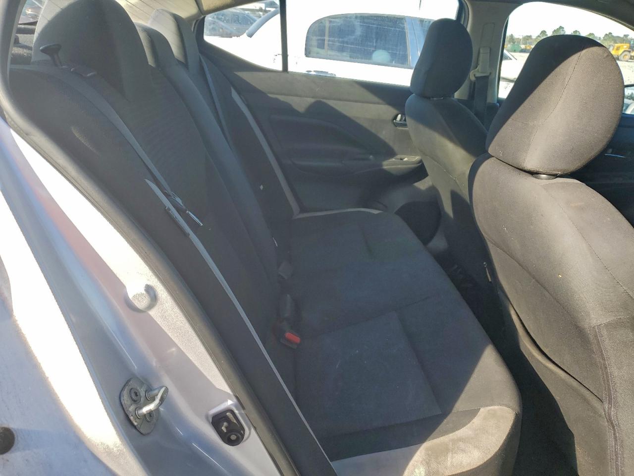 2020 NISSAN VERSA SV photo 10