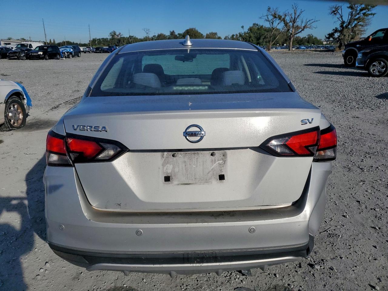 2020 NISSAN VERSA SV photo 6