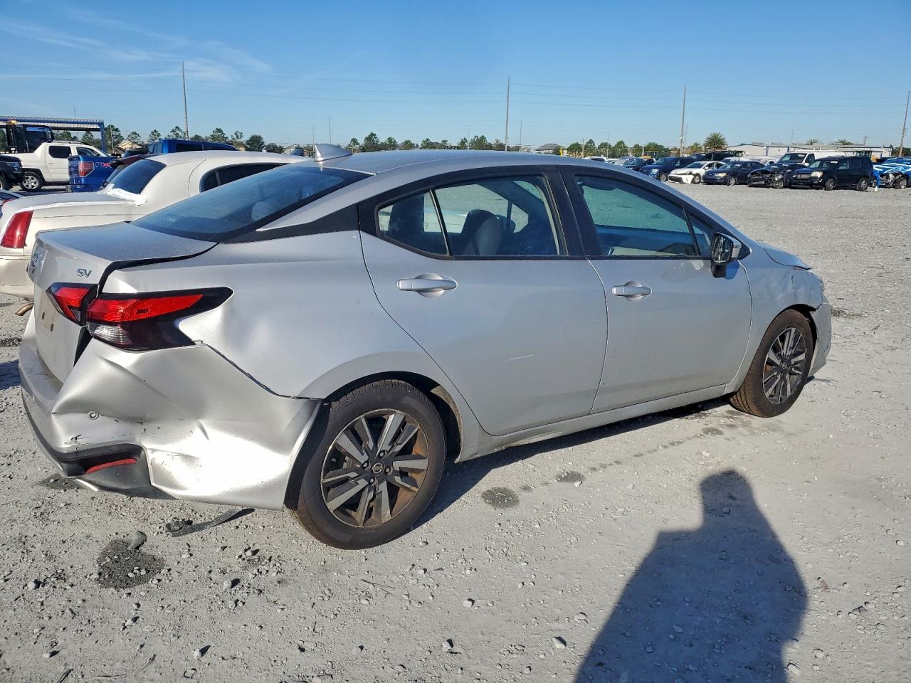 2020 NISSAN VERSA SV photo 3