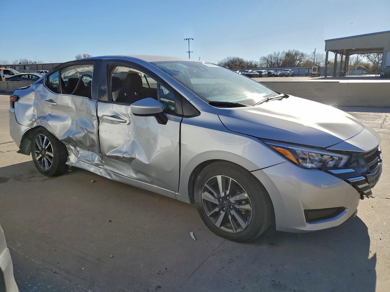 2025 NISSAN VERSA SV photo 4