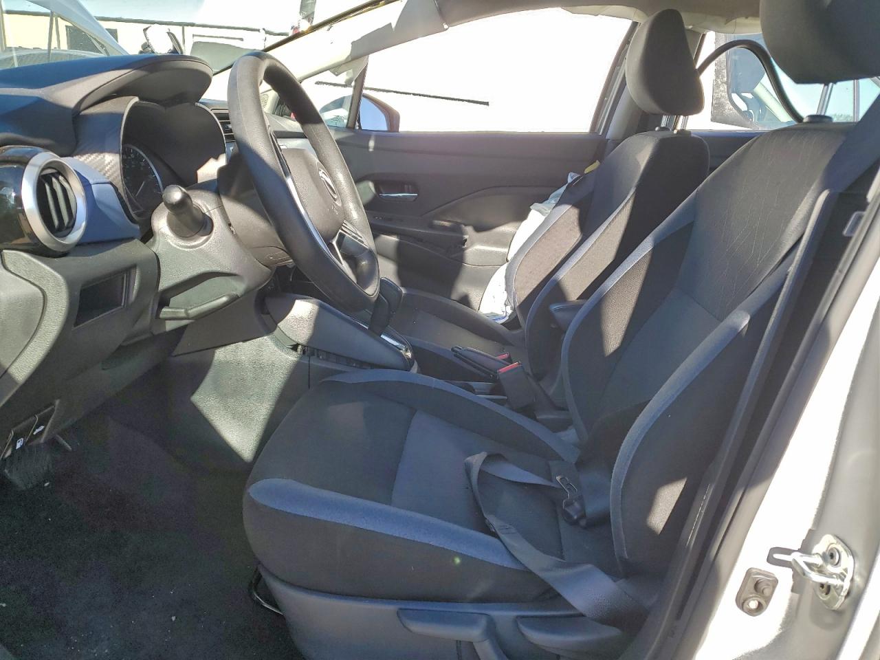 2025 NISSAN VERSA SV photo 7