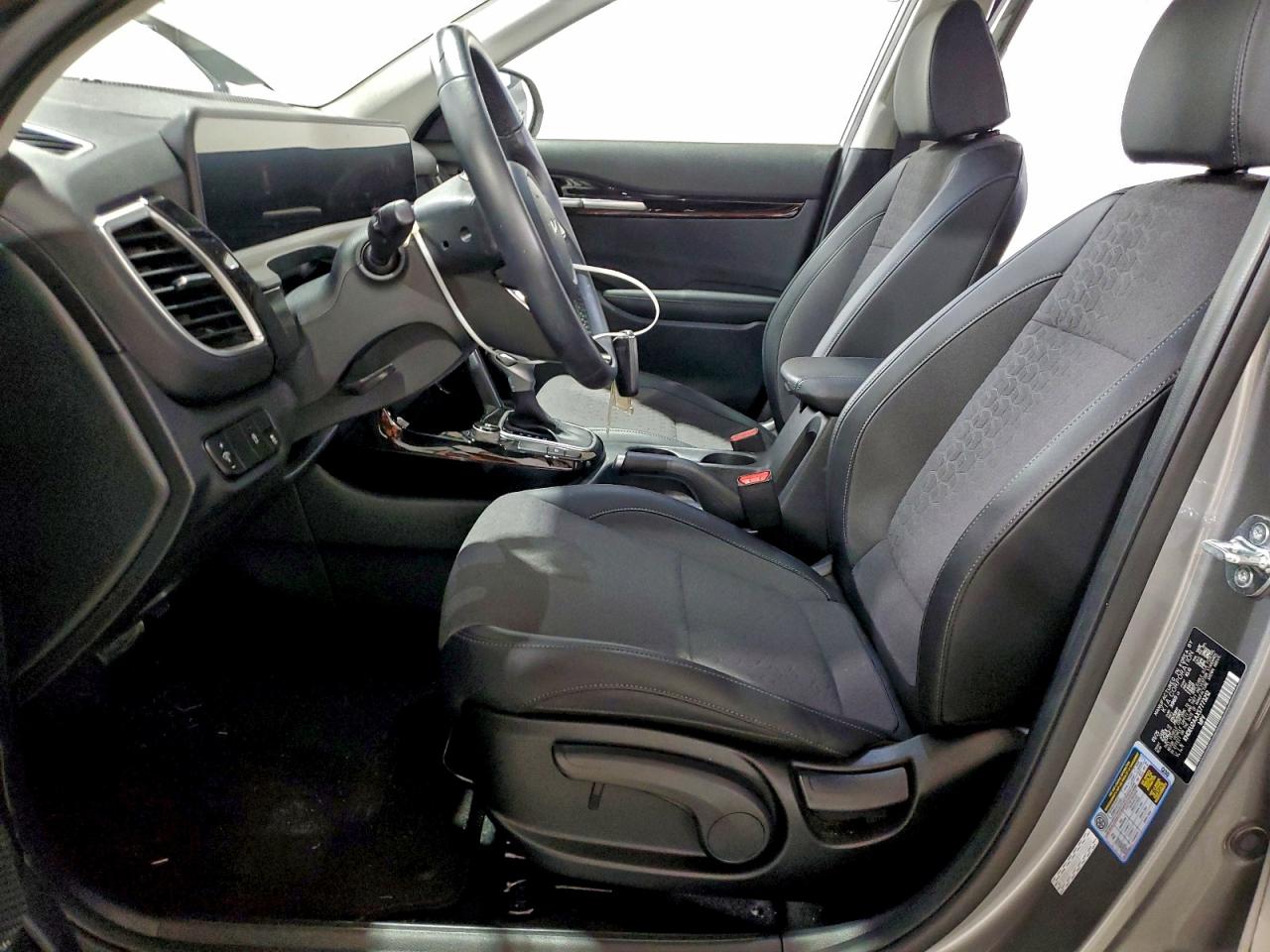 2025 KIA SELTOS S photo 7