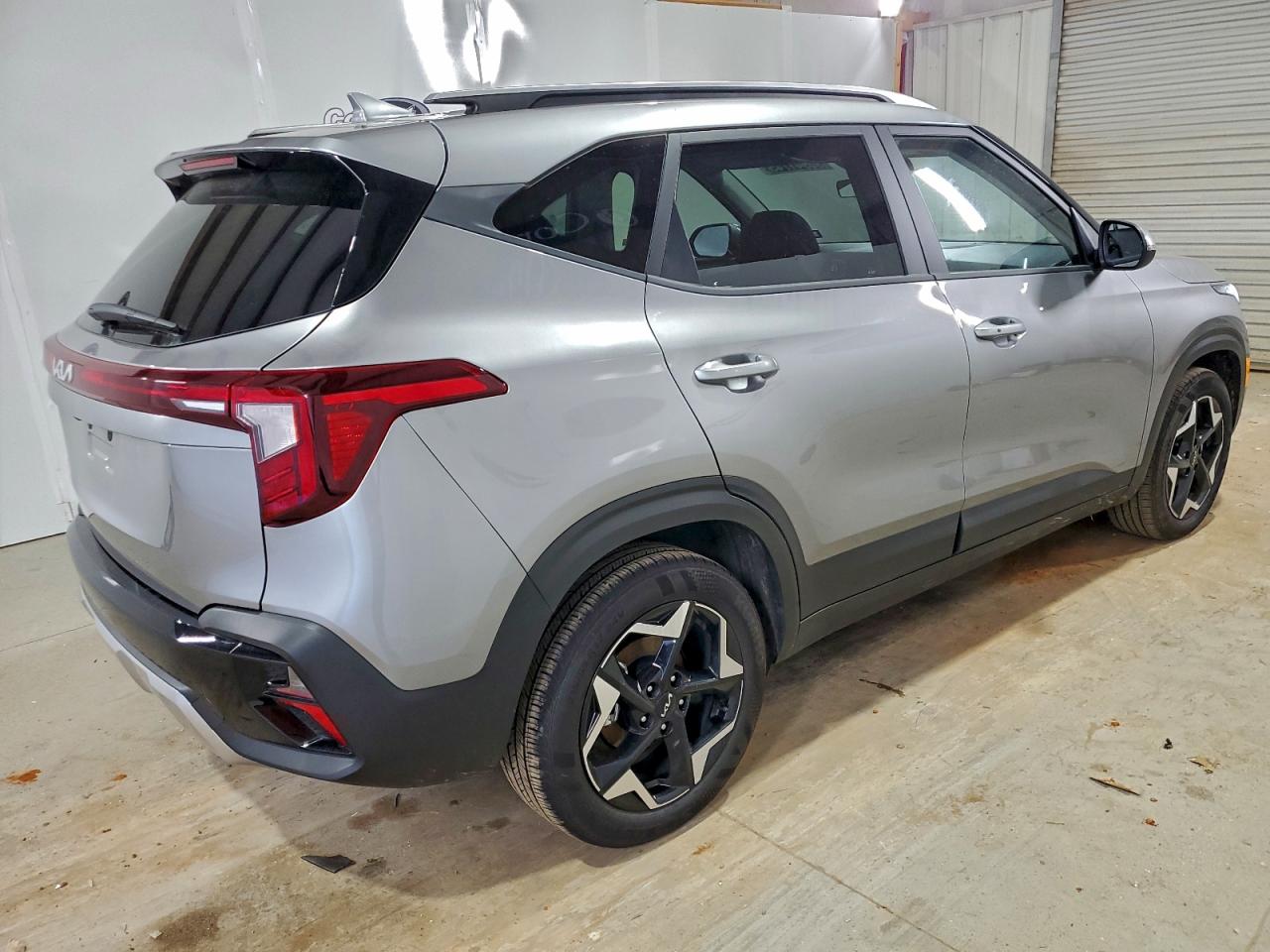 2025 KIA SELTOS S photo 3