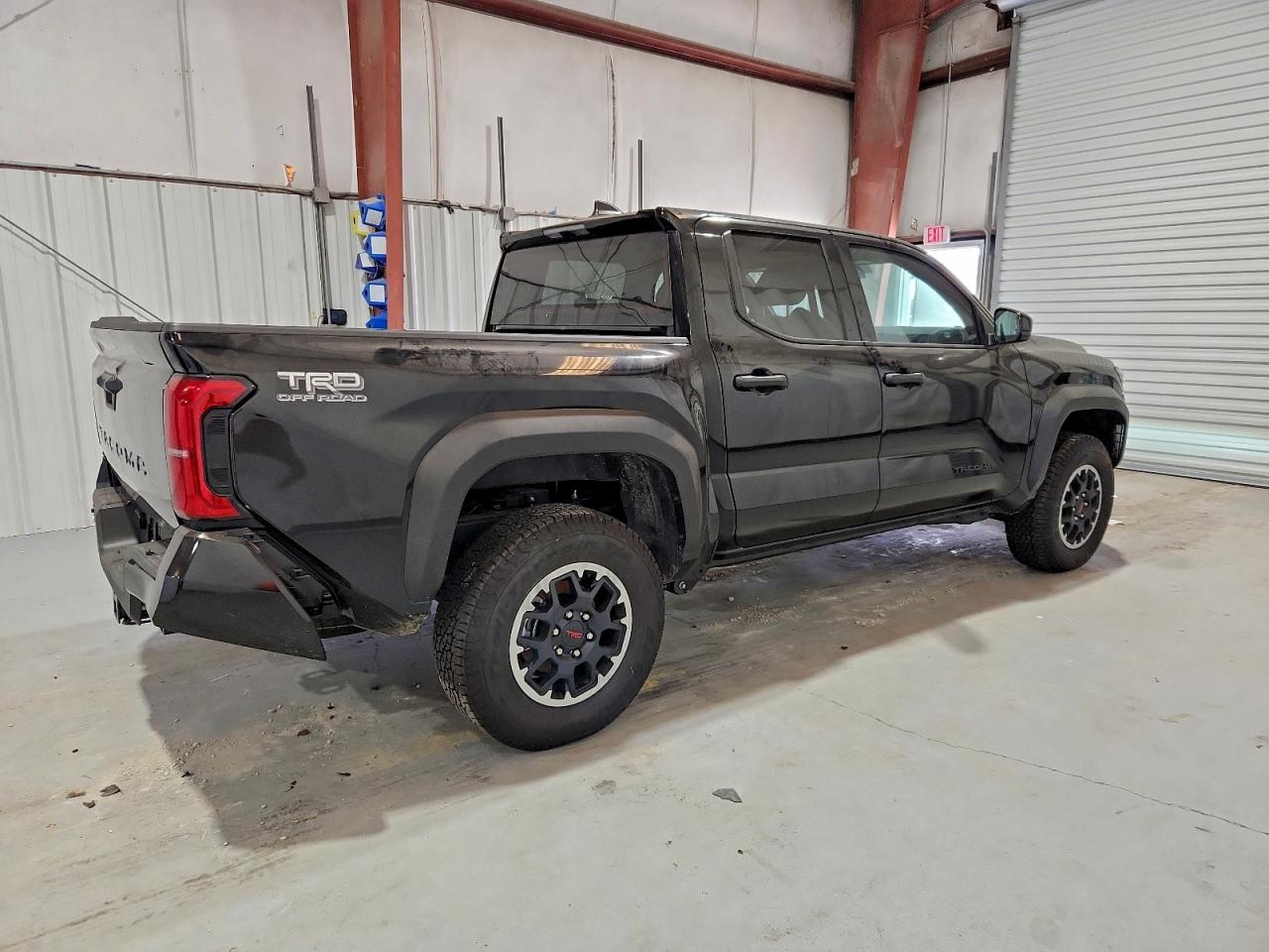 2025 TOYOTA TACOMA DOUBLE CAB photo 3