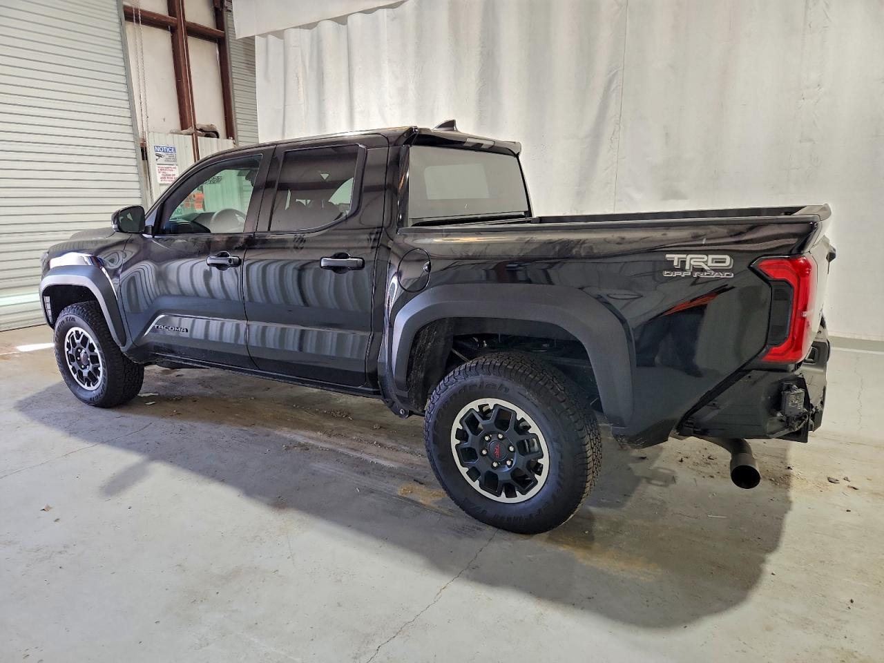 2025 TOYOTA TACOMA DOUBLE CAB photo 2