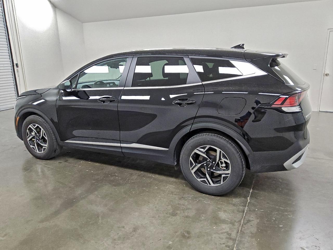 2025 KIA SPORTAGE LX photo 2