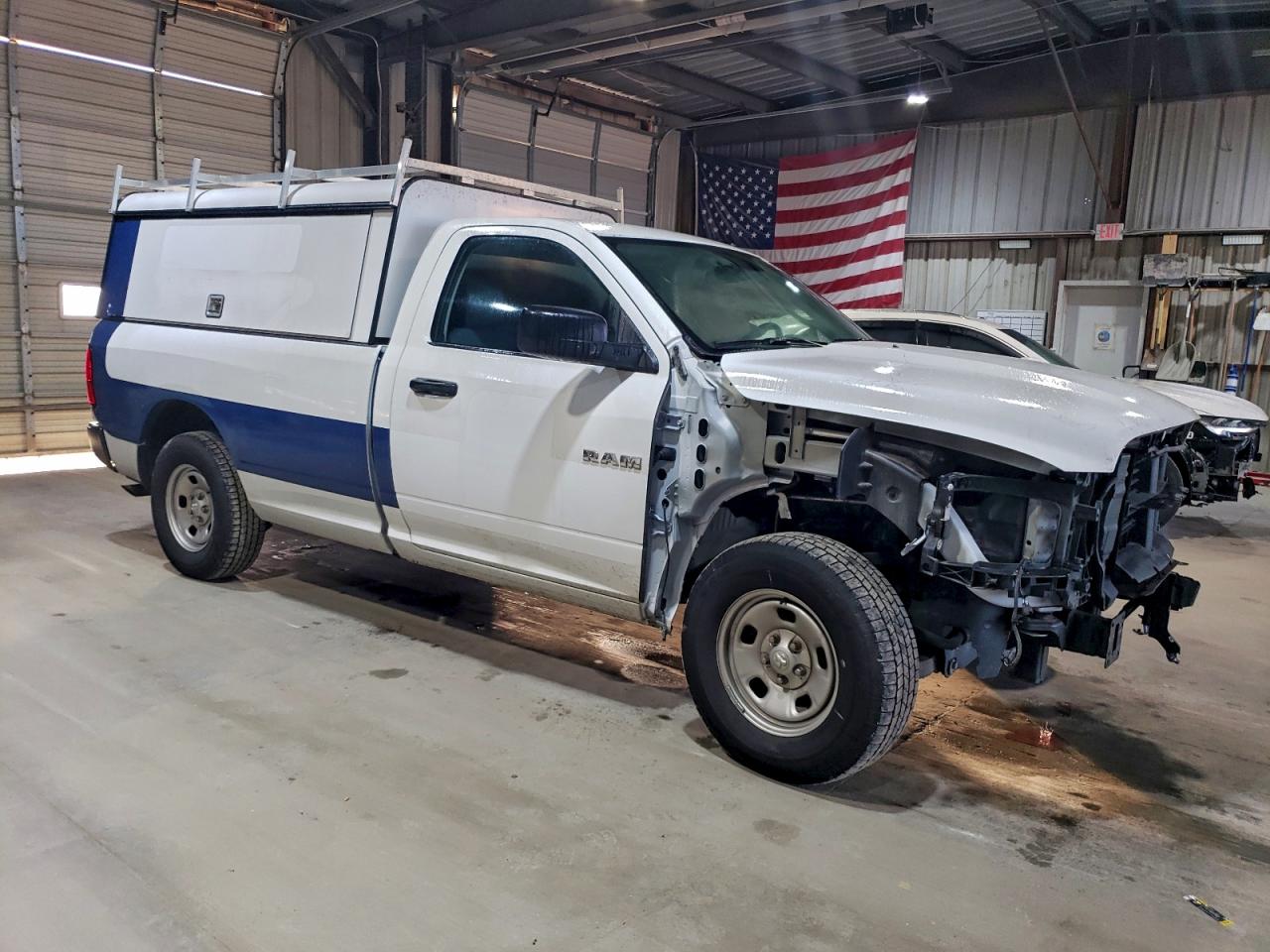 2023 RAM 1500 CLASSIC TRADESMAN photo 4