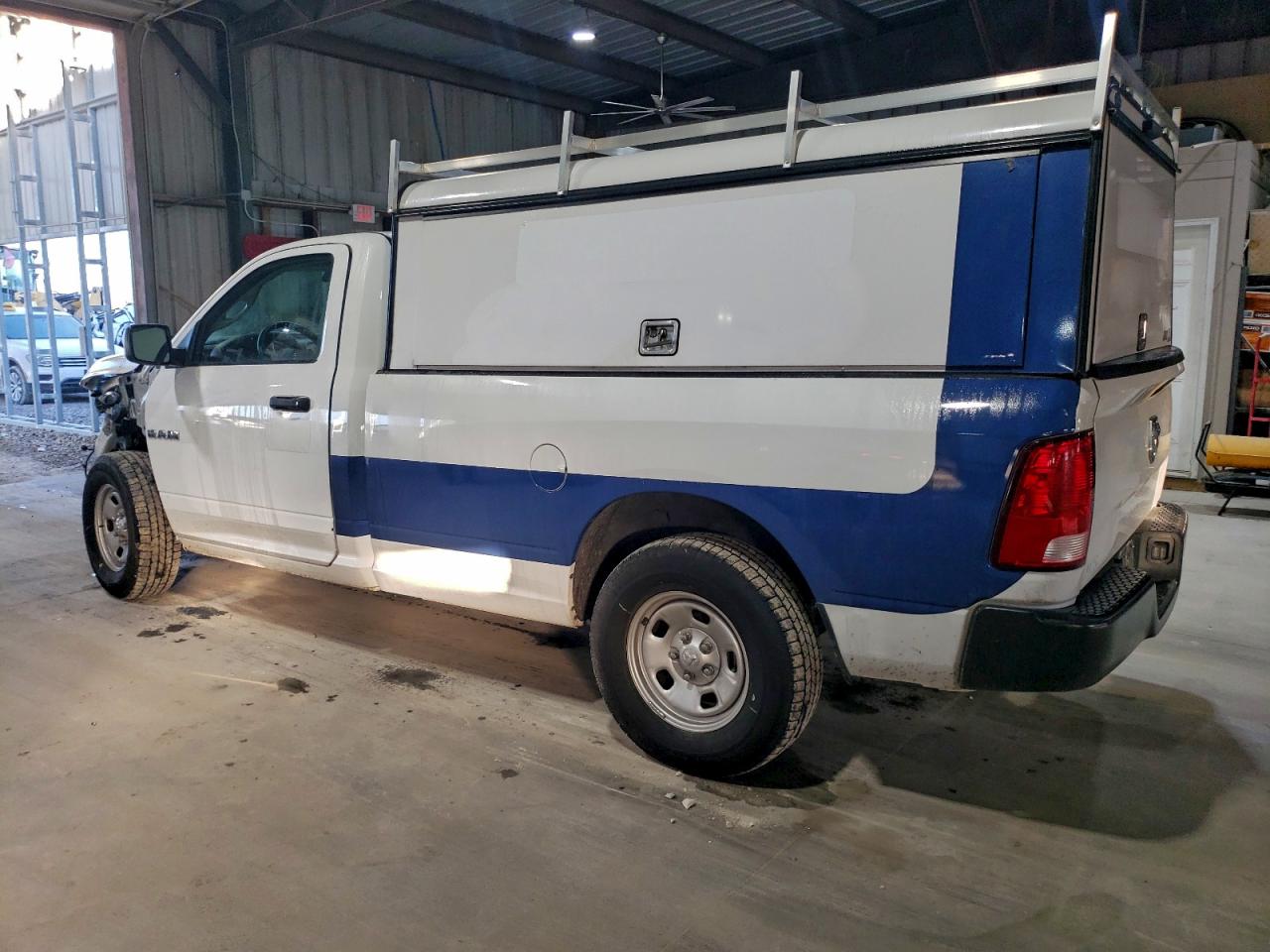 2023 RAM 1500 CLASSIC TRADESMAN photo 2