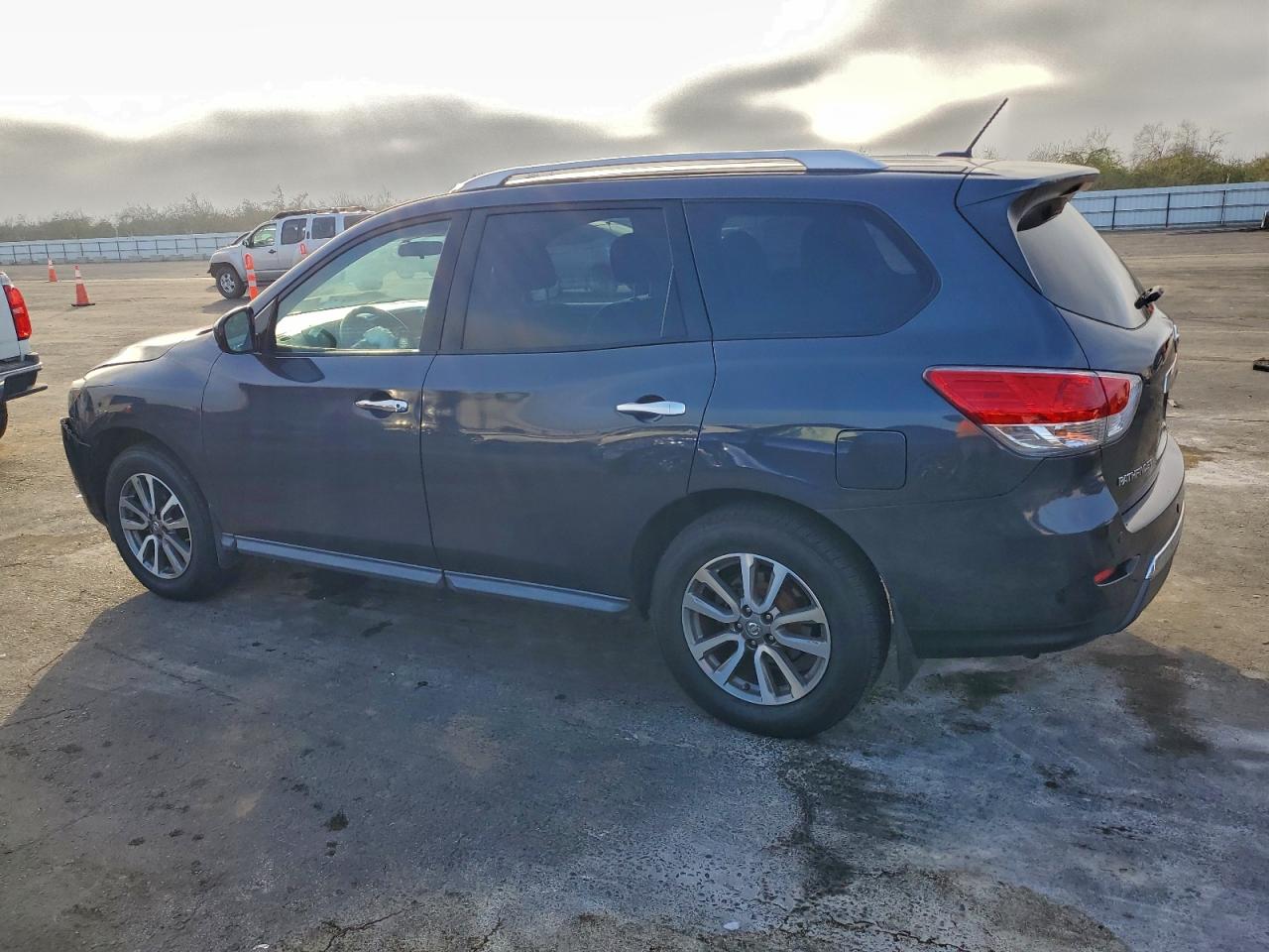 2013 NISSAN PATHFINDER S photo 2
