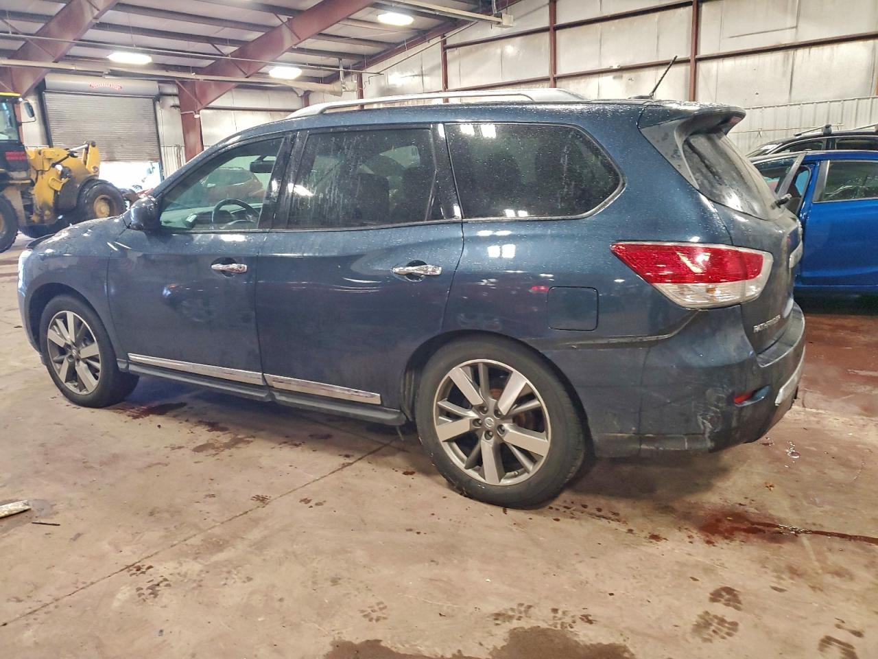 2013 NISSAN PATHFINDER S photo 2