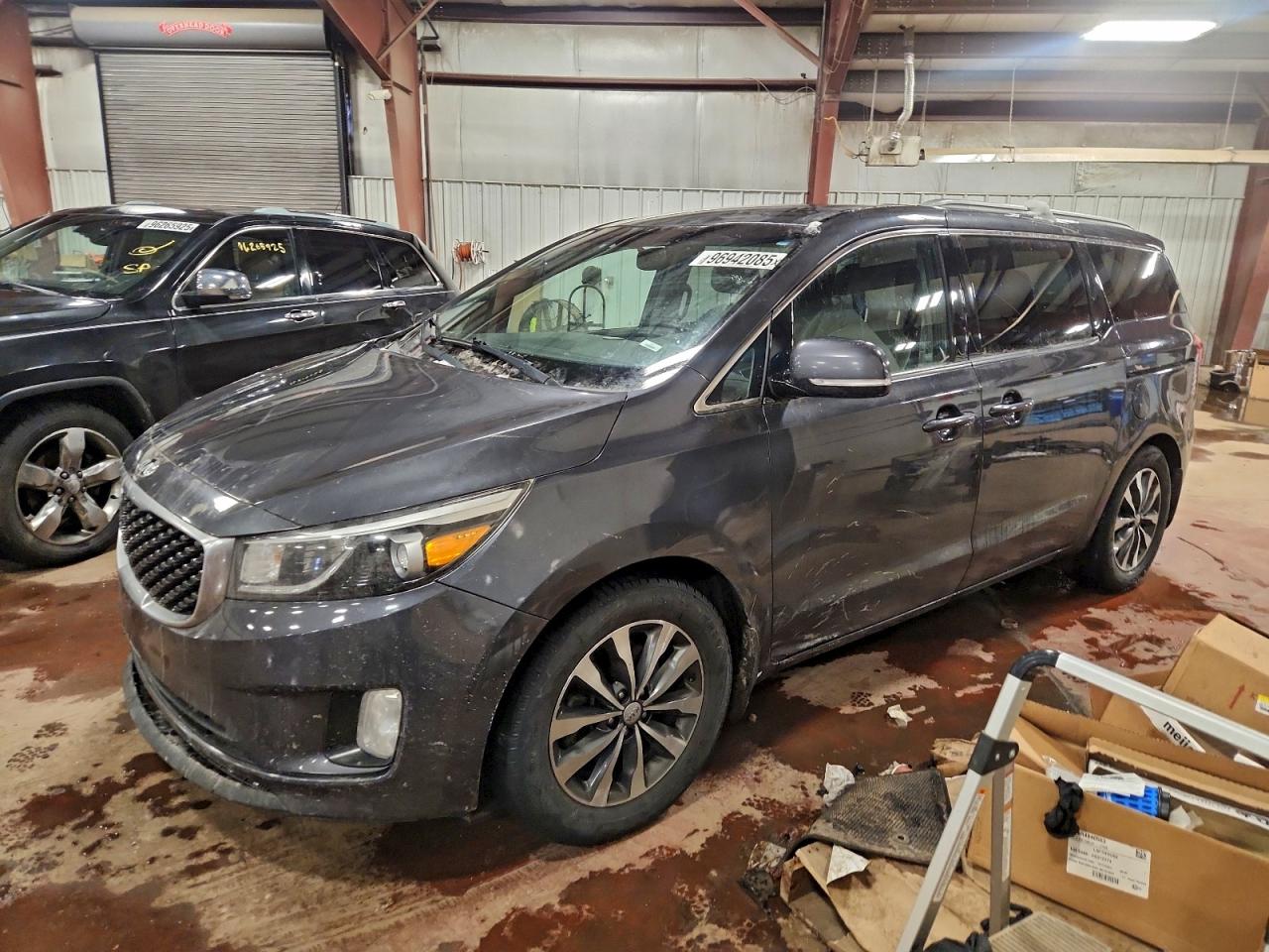 2016 KIA SEDONA EX — FRONT END damage — photo 1
